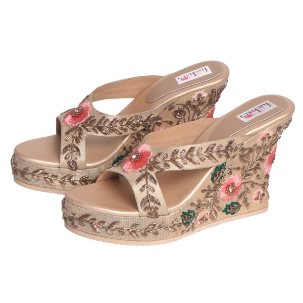 Gold Nargish Pink Flower