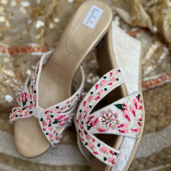 FALLING FLOWERS PINK