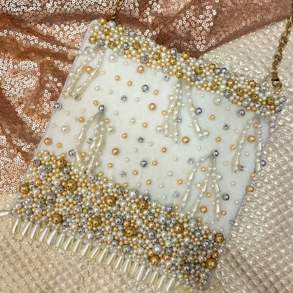 GRANDE PEARL SLING BAG